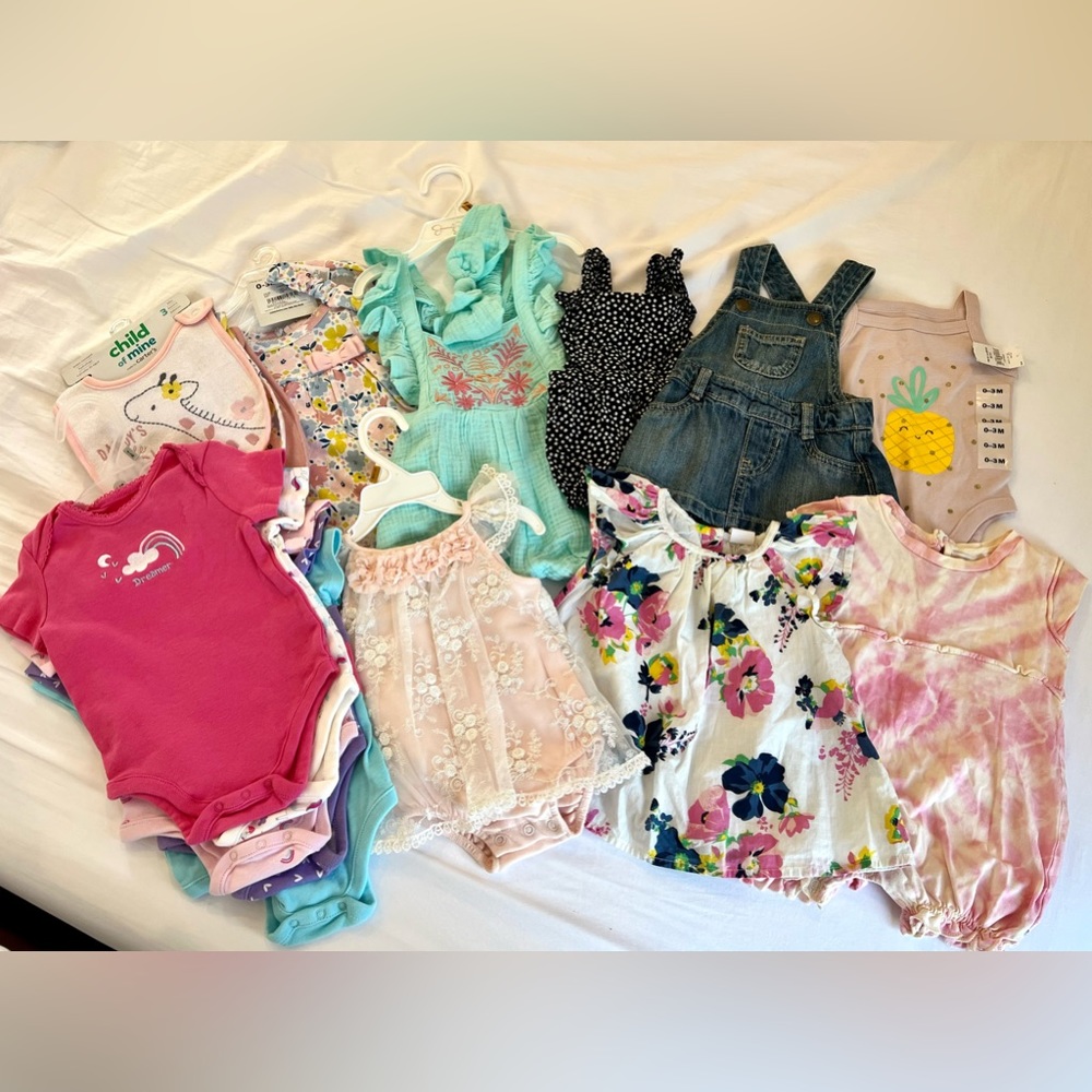 Lot of girls 0-3 month clothing